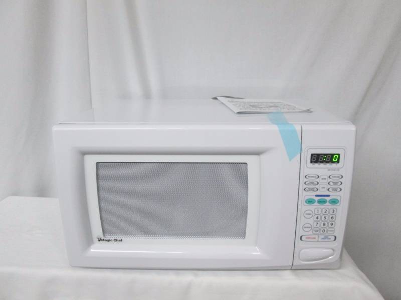 lot 29 image: Magic Chef 1.6 cu. ft. 1100 Watt Microwave