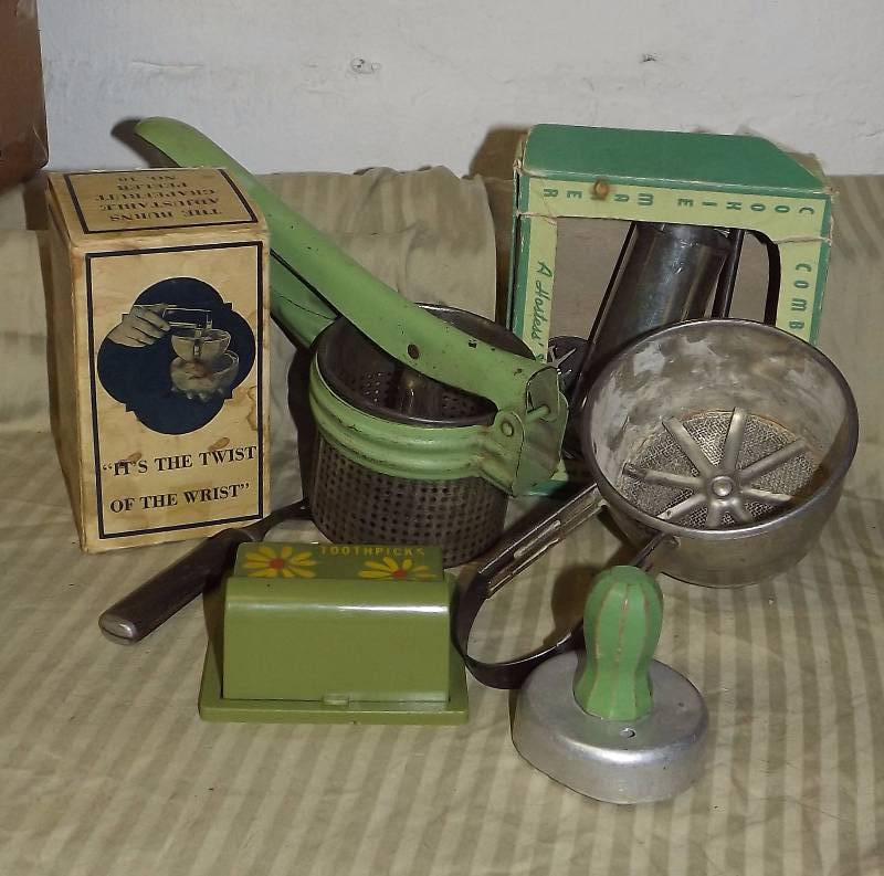 lot 86 image: Vintage Kitchenware Lot