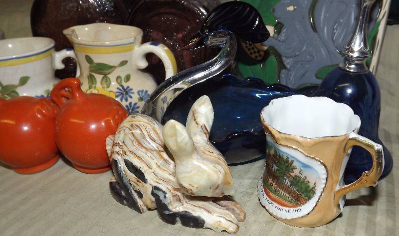 lot 110 image: Box of Collectibles - Pottery & More