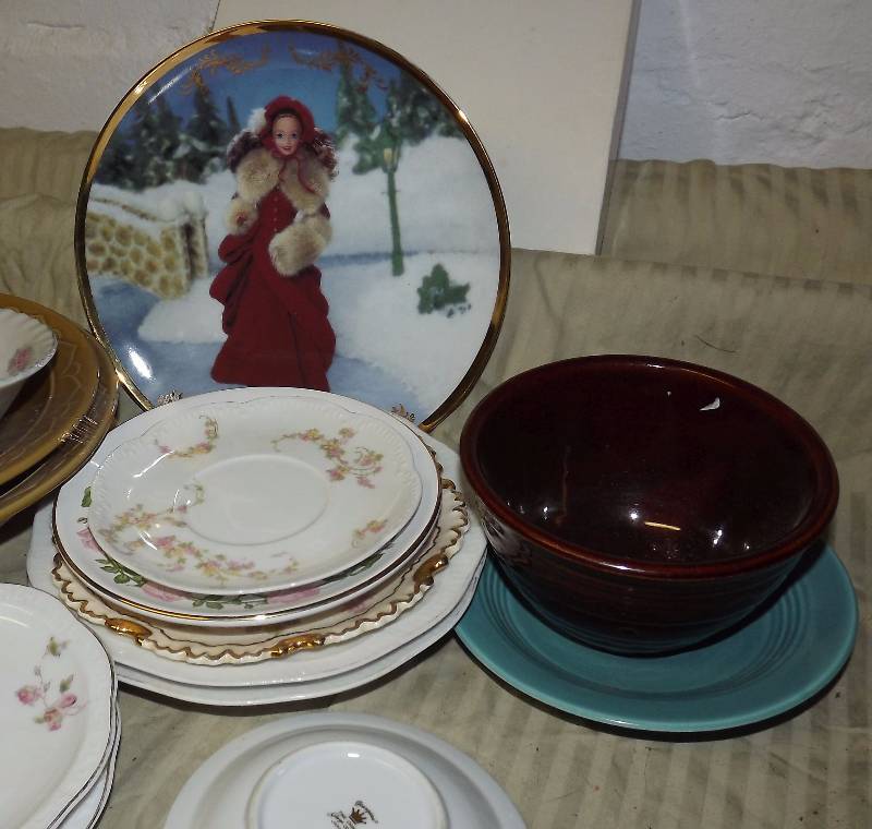 lot 112 image: Box lot of vintage plates & bowls