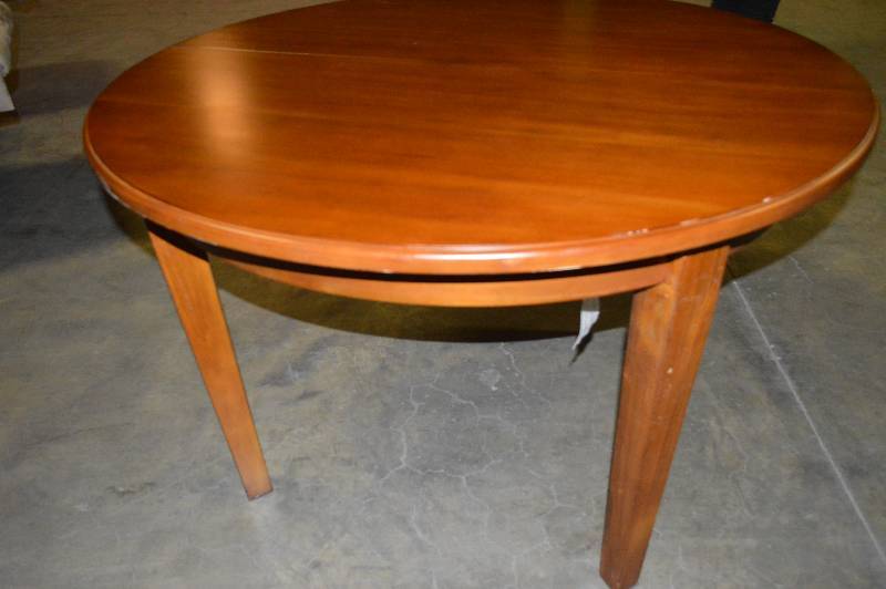 Possibilities Round Dining Table