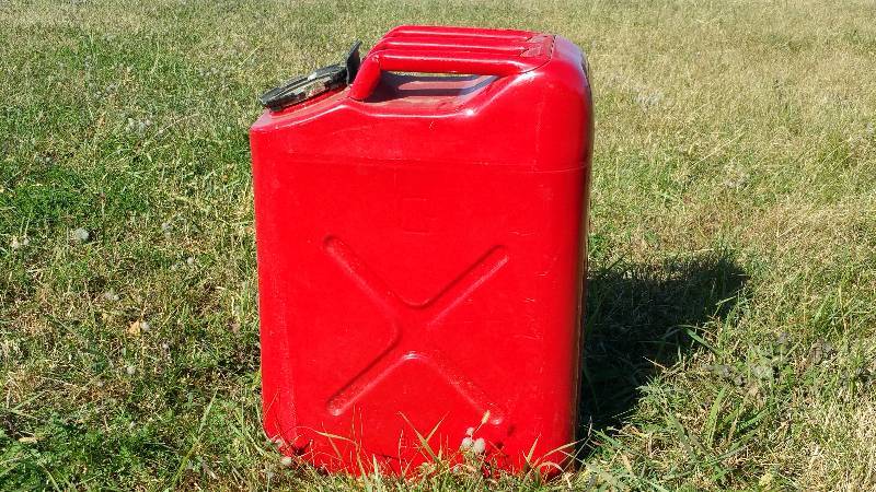 New(er) Red Metal Jerry Can