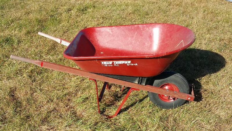 True Temper 5 CU Feet Wheelborrow