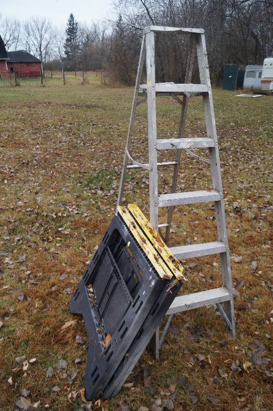 Step LadderSaw Horses