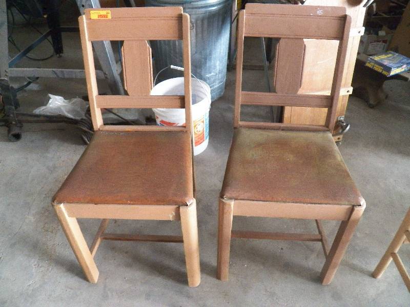 Pr vintage kitchen chairs
