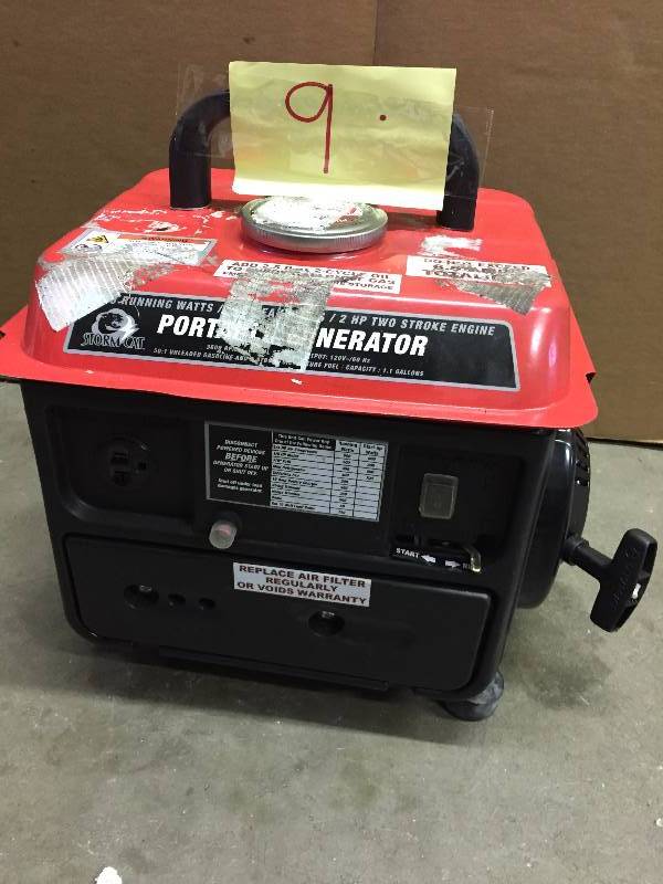 lot 9 image: Storm Cat 900 Peak700 Running Watts, 2 HP (63cc) 2 Cycle Gas Generator EPACARB