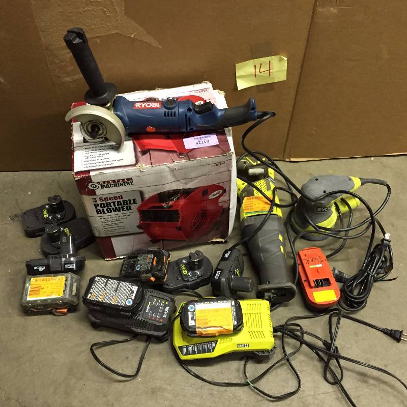 lot 14 image: Lot of assorted tools and accessories for repair or parts