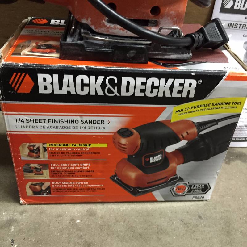 lot 17 image: Black and Decker Palm Grip Sander