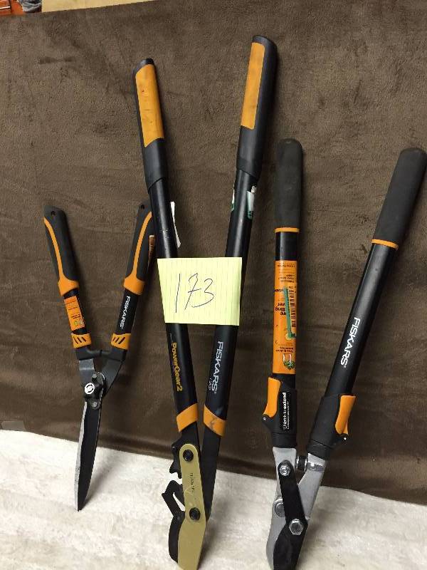 lot 173 image: Lot Of Fiskars Scissors