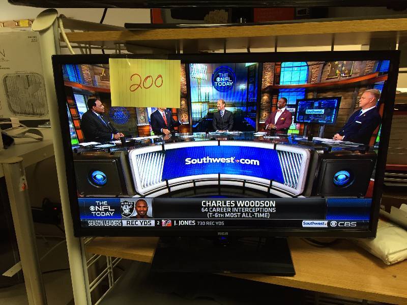 lot 200 image: RCA 32 LED TV