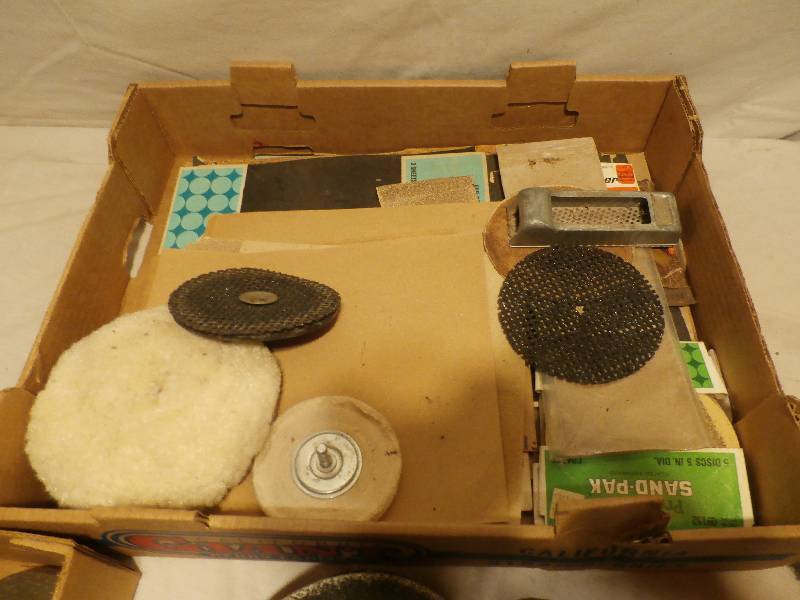 lot 29 image: Box of Misc Sanding Supplies