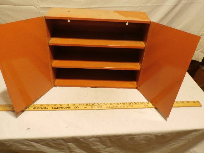 lot 31 image: Metal Bearing Service Cabinet