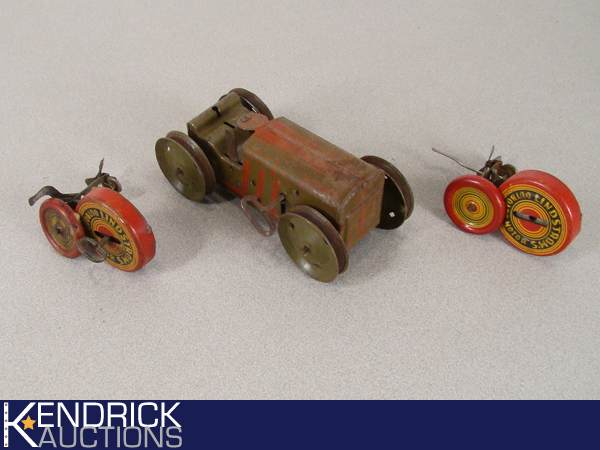 lot 16 image: Vintage Marx Tin Army Tractor, and Lindstroms Tin Outboard Motors