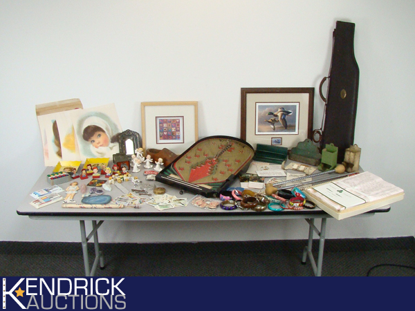 lot 50 image: Large Lot of Miscellaneous Collectibles