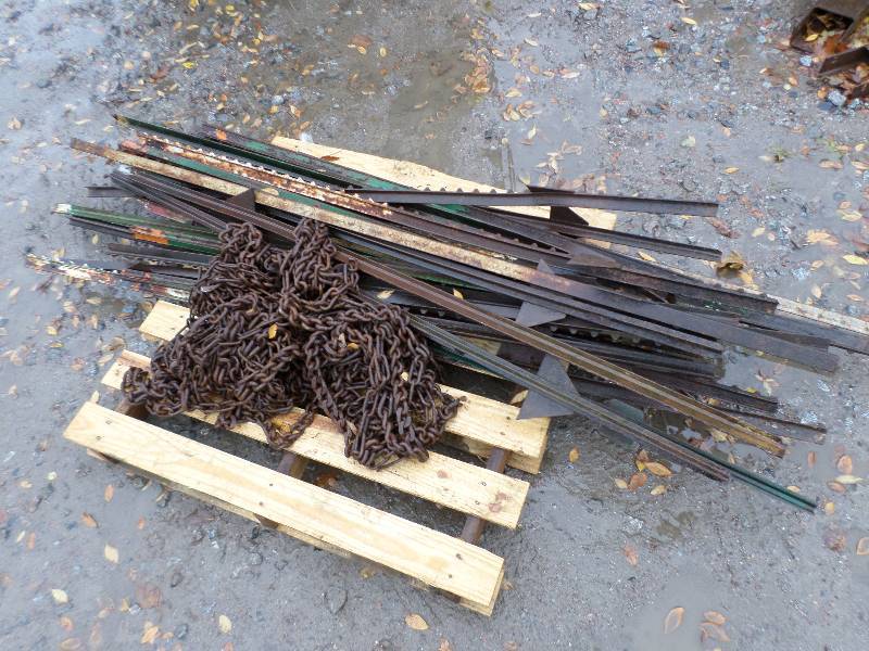(1) Pallet Of Steel Fence Stakes & ...
