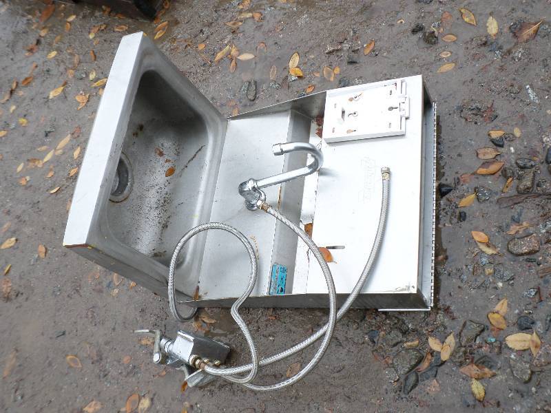 Advance Wall-Mount Stainless Sink W...