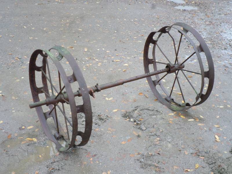 (1) Set Of Antique Steel Wagon Whee...