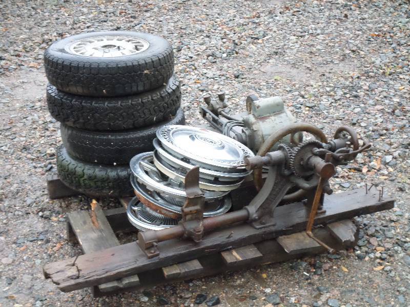 Pallet Of (6) Hub Caps, (4) Wheels...
