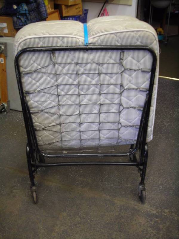 Twin Size Roll-Away Bed 33 Inches
