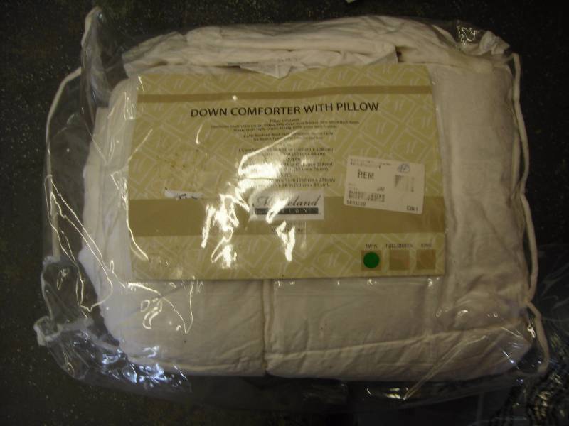 Twin Size Down Comforter With Pillow