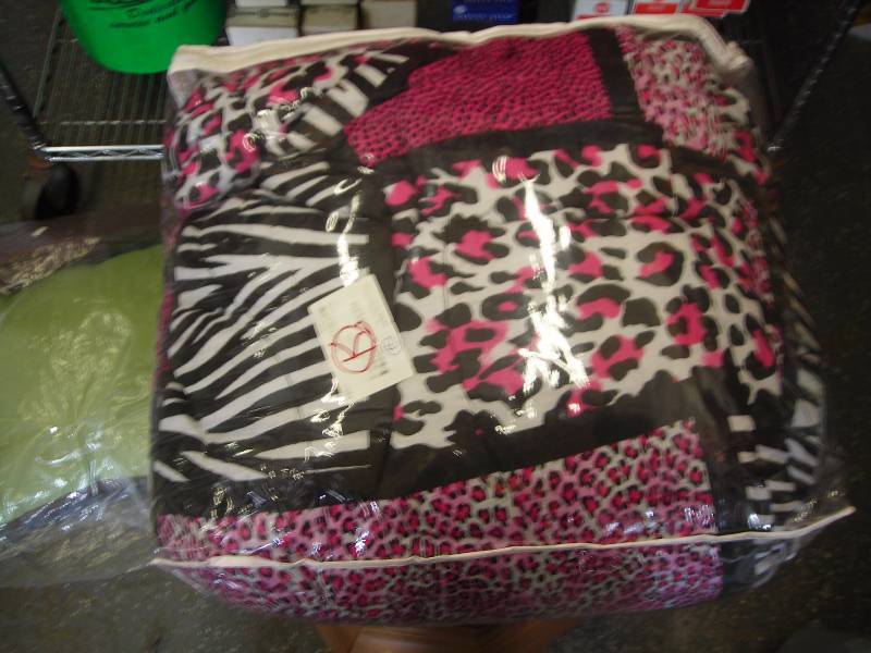 Safari Pink 20 Pc. King Size Bed Set