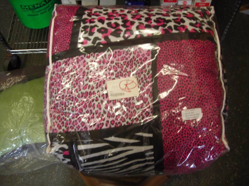 Safari Pink 20 Pc. King Size Bed Set