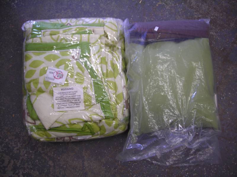 King Size 3 Pc. Quilt Set With 2 Pillows, Coordinating Throw Pillow & Dust Riffle
