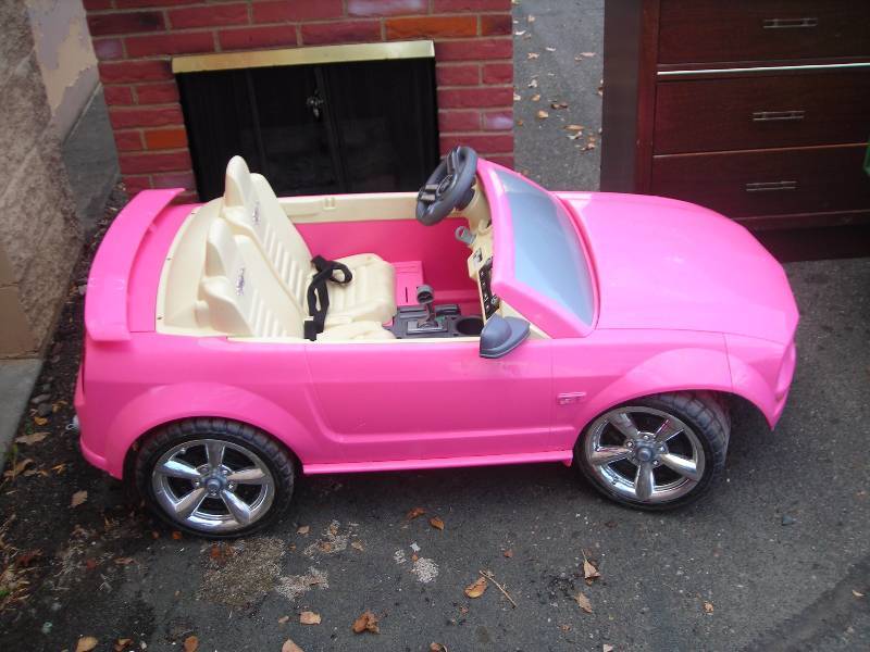 Pink Mustang Convertible Has 12 Volt Battery (Without Charger)