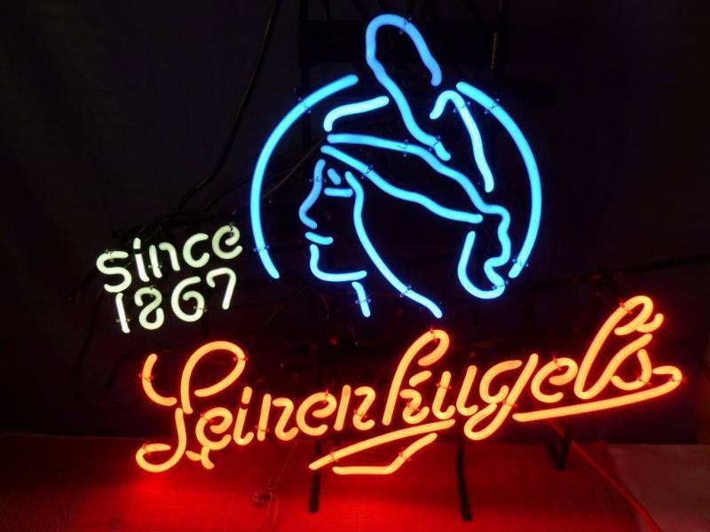 lot 1 image: Leinenkugel Beer Neon Light