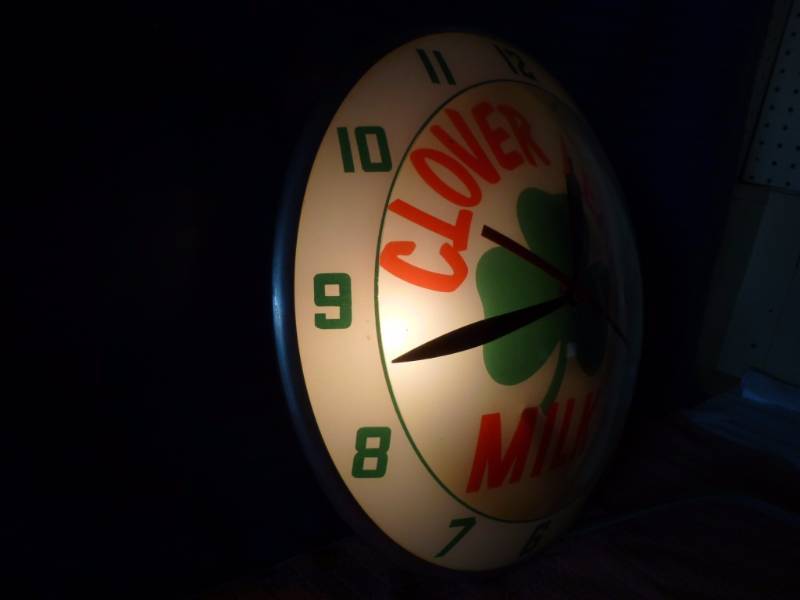 lot 3 image: Vintage Advertisement Bubble Clock