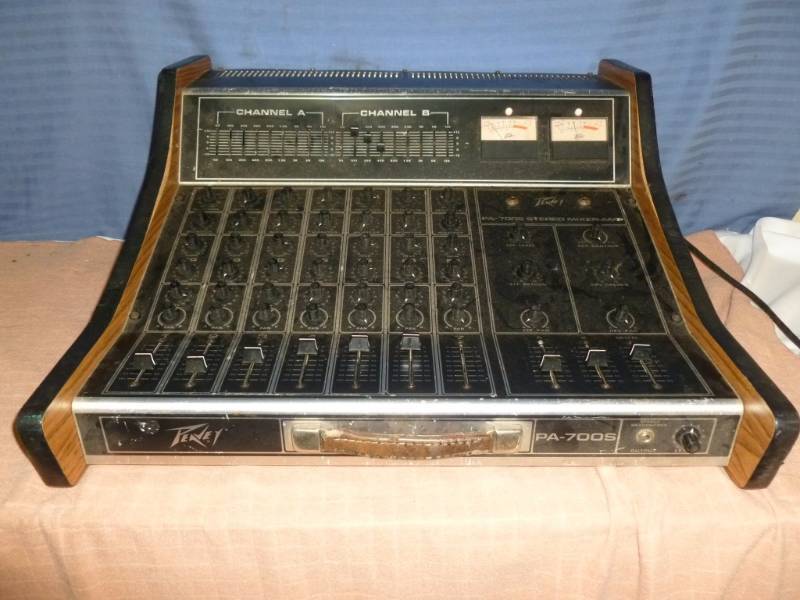 lot 25 image: Peavey Mixer Amp