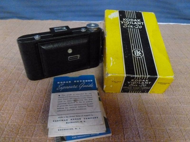 lot 29 image: Vintage Camera