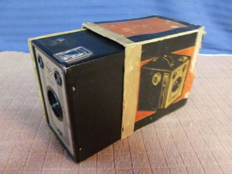 lot 33 image: Vintage Camera