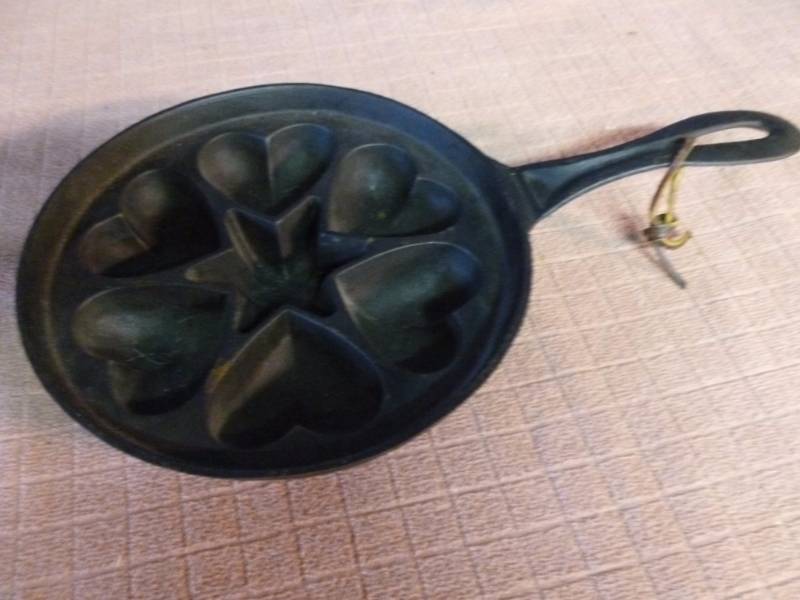 lot 36 image: Cast Iron Pan