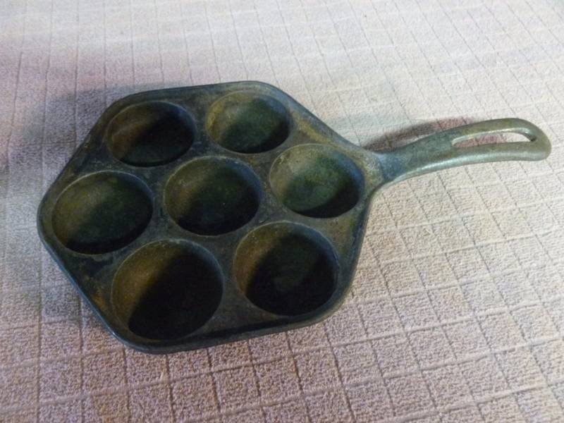 lot 37 image: Cast Iron Pan