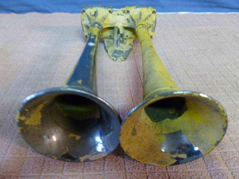 lot 39 image: Vintage Air Horn