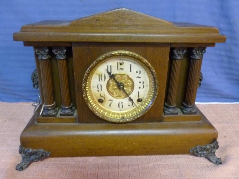 lot 40 image: Antique Clock