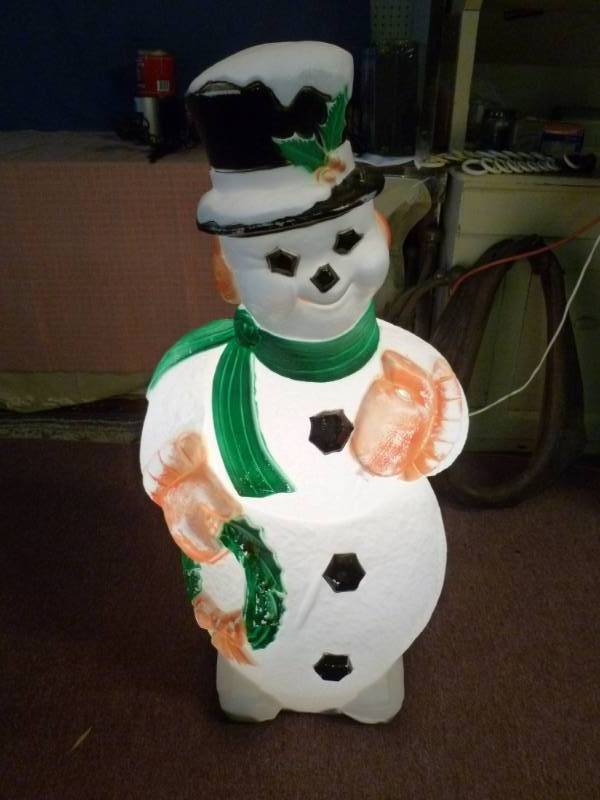 lot 41 image: Large Snowman Blowmold
