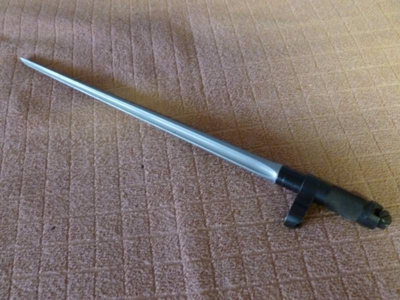 lot 68 image: Bayonet