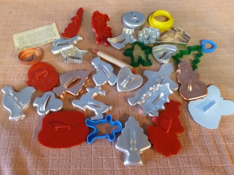 lot 74 image: Cookie Cutters