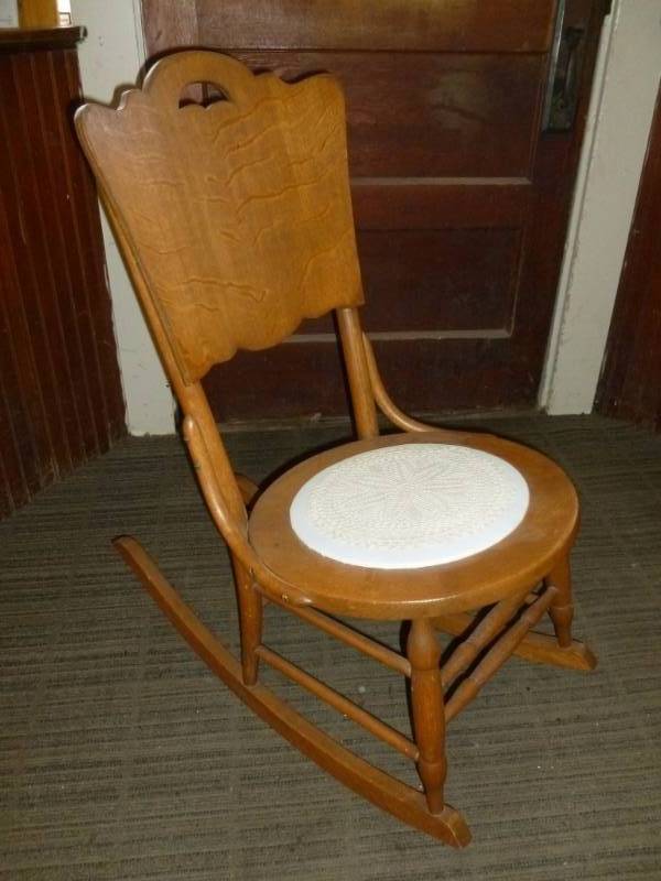 lot 79 image: Vintage Rocking Chair