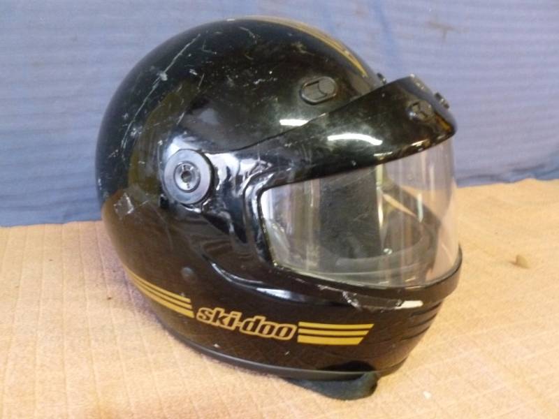 lot 84 image: Snowmobile Helmet