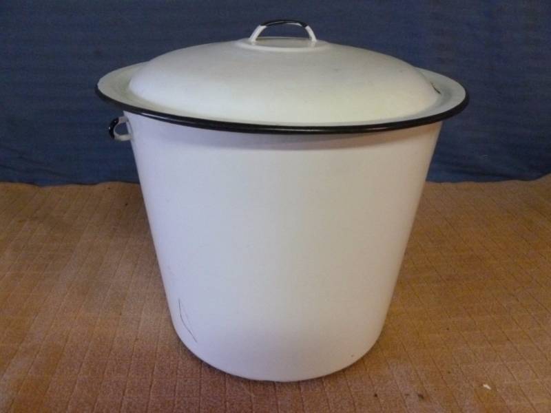 lot 93 image: Vintage Kitchen