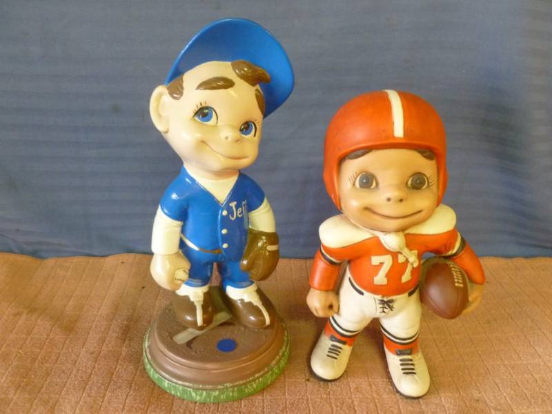 lot 120 image: Ceramic Decorations