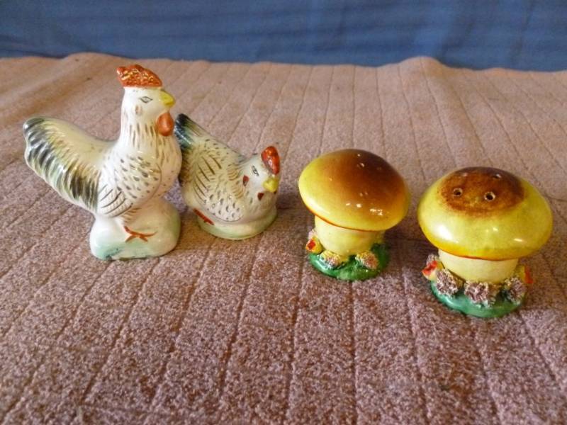 lot 121 image: Salt & Pepper Shakers
