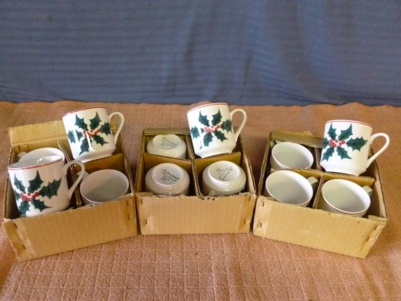 lot 133 image: Christmas Mugs