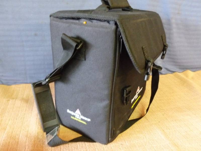 lot 152 image: Benjamin Moore Organizer Bag