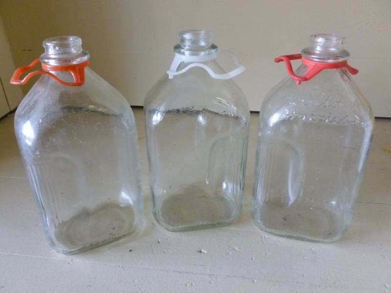 lot 162 image: Vintage Milk Bottles