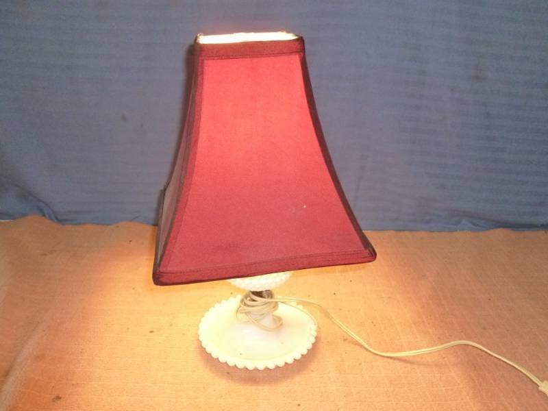 lot 172 image: Vintage Lamp
