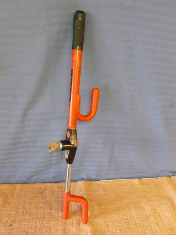 lot 188 image: Steering Wheel Lock